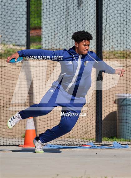 Thumbnail 2 in UIL 6A Track & Field Area 13&14 (Discus) photogallery.