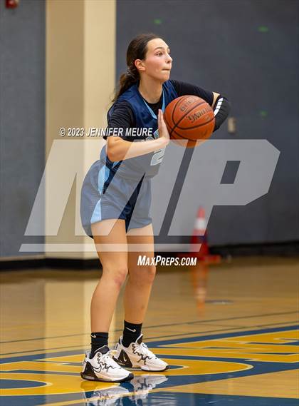 Thumbnail 1 in JV: Lowell vs. Valley Christian (Newark Optimist Club Holiday Classic) photogallery.