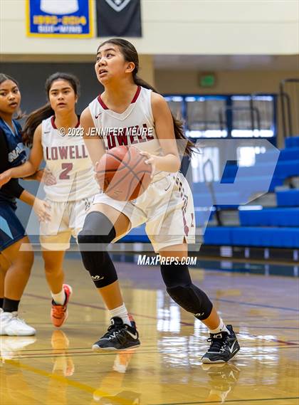 Thumbnail 2 in JV: Lowell vs. Valley Christian (Newark Optimist Club Holiday Classic) photogallery.