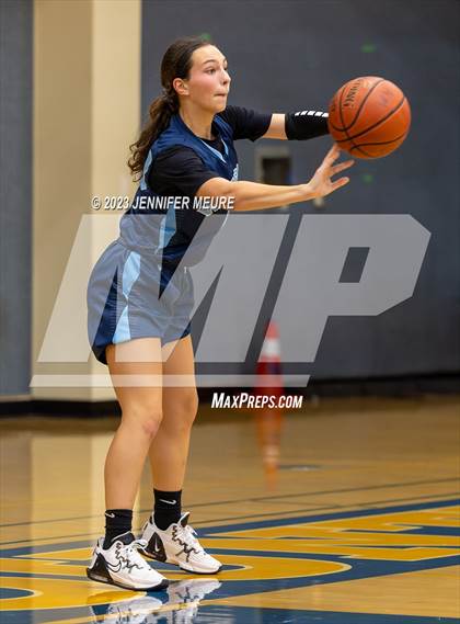 Thumbnail 2 in JV: Lowell vs. Valley Christian (Newark Optimist Club Holiday Classic) photogallery.
