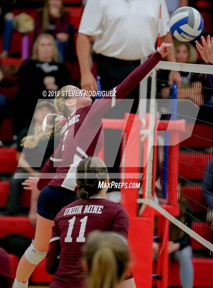 Thumbnail 2 in Escalon vs. Union Mine (CIF SJS D4 Final) photogallery.