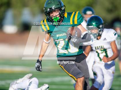 Thumbnail 1 in Royal @ Moorpark photogallery.