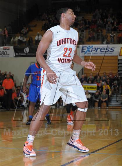 Thumbnail 2 in Whitney Young vs. Rainier Beach (Les Schwab Invitational) photogallery.