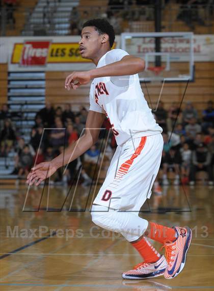 Thumbnail 2 in Whitney Young vs. Rainier Beach (Les Schwab Invitational) photogallery.