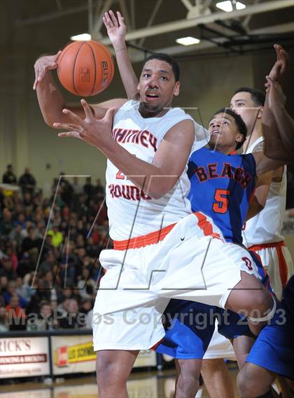 Thumbnail 3 in Whitney Young vs. Rainier Beach (Les Schwab Invitational) photogallery.