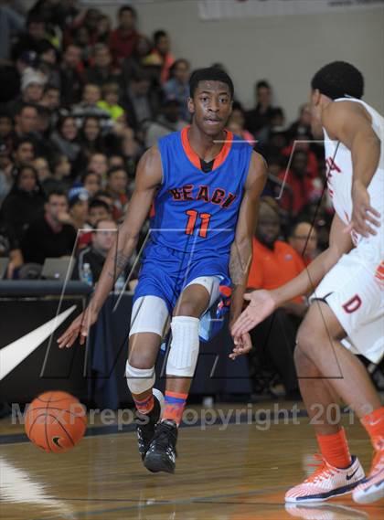 Thumbnail 2 in Whitney Young vs. Rainier Beach (Les Schwab Invitational) photogallery.