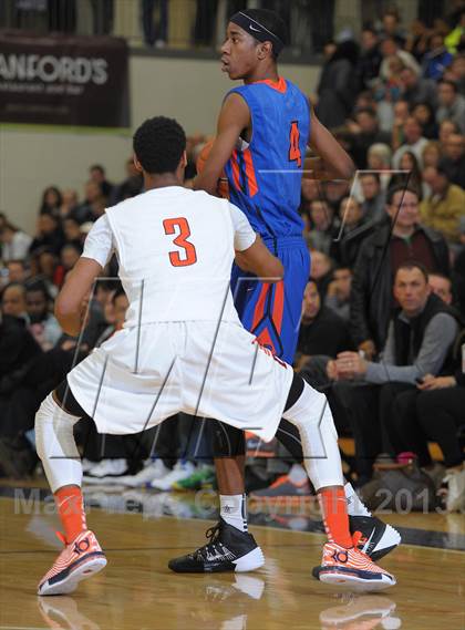 Thumbnail 1 in Whitney Young vs. Rainier Beach (Les Schwab Invitational) photogallery.