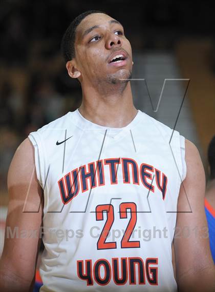 Thumbnail 2 in Whitney Young vs. Rainier Beach (Les Schwab Invitational) photogallery.