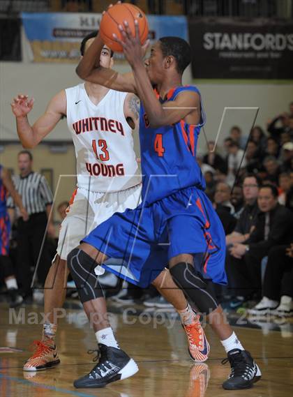 Thumbnail 3 in Whitney Young vs. Rainier Beach (Les Schwab Invitational) photogallery.