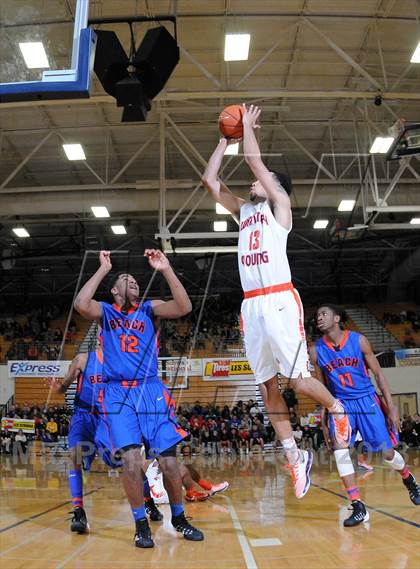 Thumbnail 2 in Whitney Young vs. Rainier Beach (Les Schwab Invitational) photogallery.