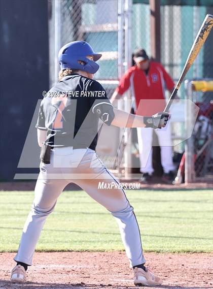 Thumbnail 3 in Thunderbird vs Dysart photogallery.