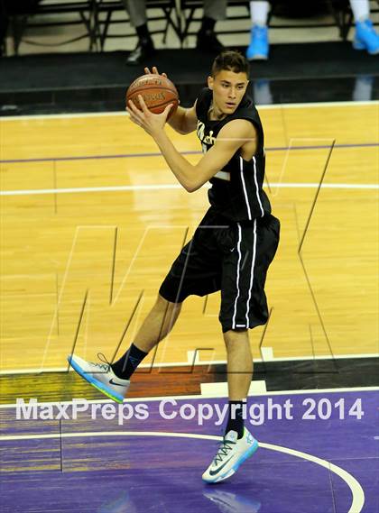 Thumbnail 3 in Moreau Catholic vs Bishop Montgomery (CIF State D4 Final) photogallery.