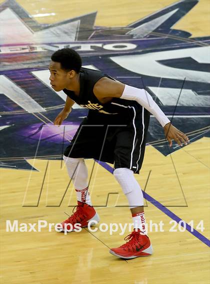 Thumbnail 3 in Moreau Catholic vs Bishop Montgomery (CIF State D4 Final) photogallery.