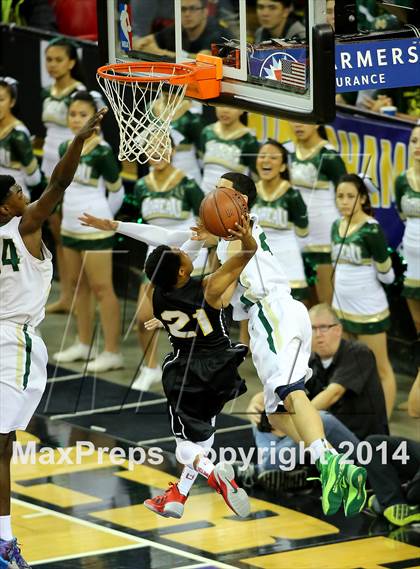 Thumbnail 3 in Moreau Catholic vs Bishop Montgomery (CIF State D4 Final) photogallery.