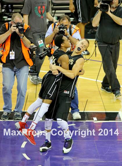 Thumbnail 2 in Moreau Catholic vs Bishop Montgomery (CIF State D4 Final) photogallery.