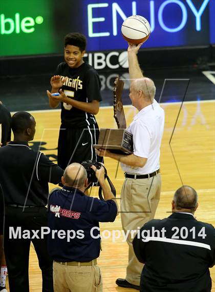 Thumbnail 1 in Moreau Catholic vs Bishop Montgomery (CIF State D4 Final) photogallery.