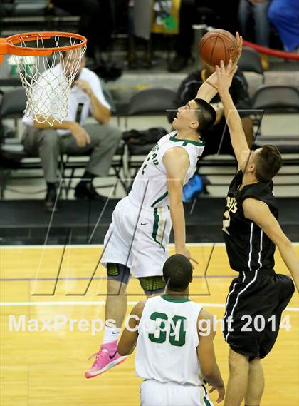 Thumbnail 1 in Moreau Catholic vs Bishop Montgomery (CIF State D4 Final) photogallery.