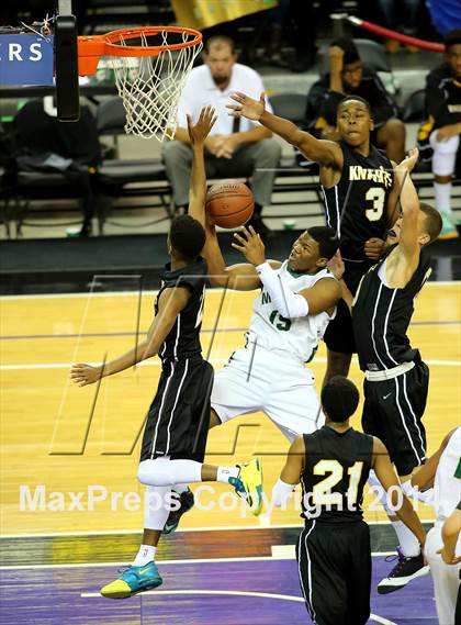 Thumbnail 3 in Moreau Catholic vs Bishop Montgomery (CIF State D4 Final) photogallery.