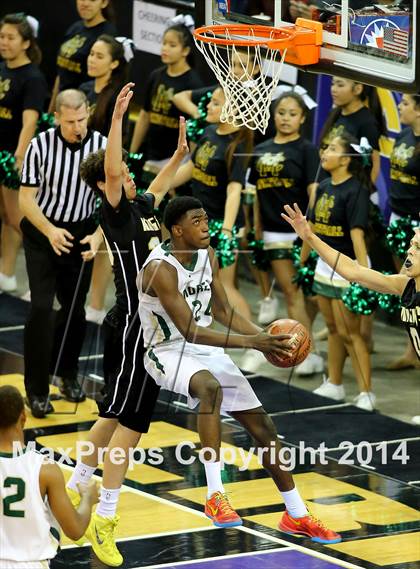 Thumbnail 1 in Moreau Catholic vs Bishop Montgomery (CIF State D4 Final) photogallery.