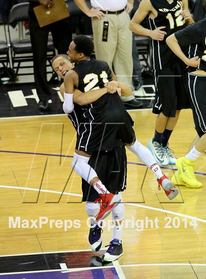 Thumbnail 1 in Moreau Catholic vs Bishop Montgomery (CIF State D4 Final) photogallery.