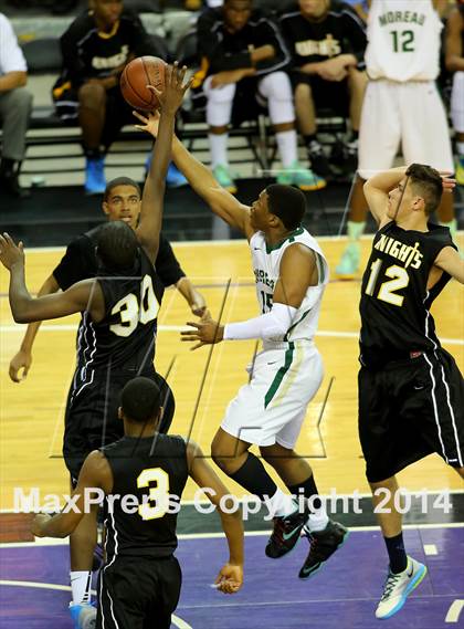 Thumbnail 1 in Moreau Catholic vs Bishop Montgomery (CIF State D4 Final) photogallery.