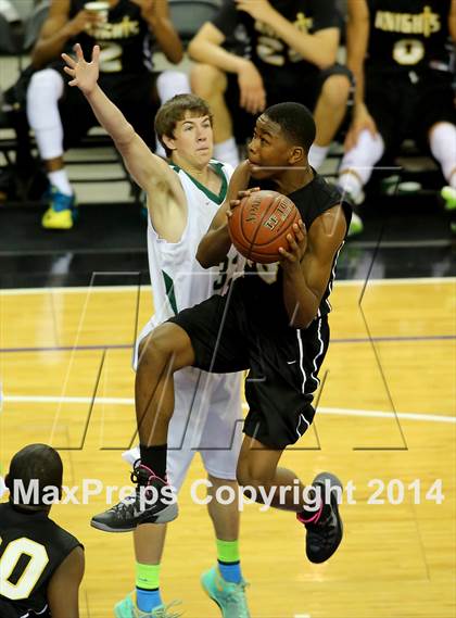 Thumbnail 3 in Moreau Catholic vs Bishop Montgomery (CIF State D4 Final) photogallery.