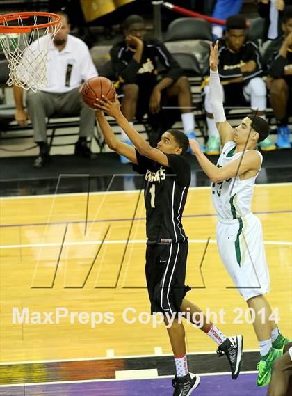 Thumbnail 3 in Moreau Catholic vs Bishop Montgomery (CIF State D4 Final) photogallery.