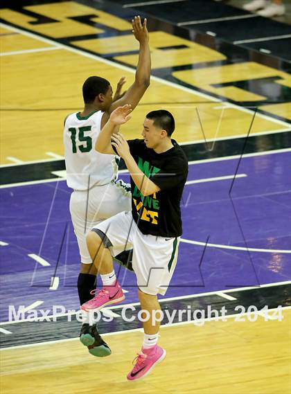 Thumbnail 2 in Moreau Catholic vs Bishop Montgomery (CIF State D4 Final) photogallery.