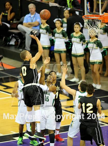 Thumbnail 1 in Moreau Catholic vs Bishop Montgomery (CIF State D4 Final) photogallery.