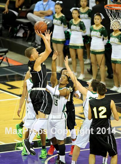 Thumbnail 3 in Moreau Catholic vs Bishop Montgomery (CIF State D4 Final) photogallery.