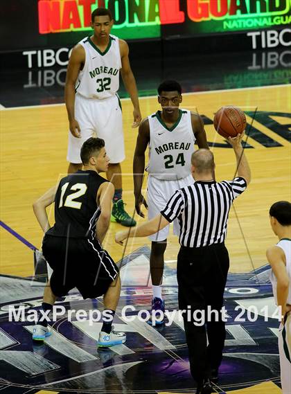 Thumbnail 3 in Moreau Catholic vs Bishop Montgomery (CIF State D4 Final) photogallery.