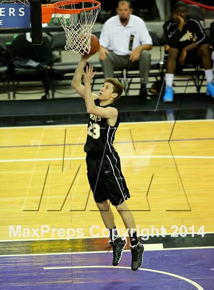 Thumbnail 3 in Moreau Catholic vs Bishop Montgomery (CIF State D4 Final) photogallery.