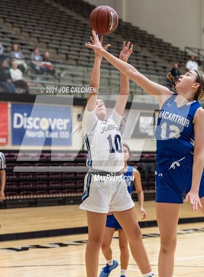Thumbnail 3 in Johnson vs MacArthur [Douglas] photogallery.