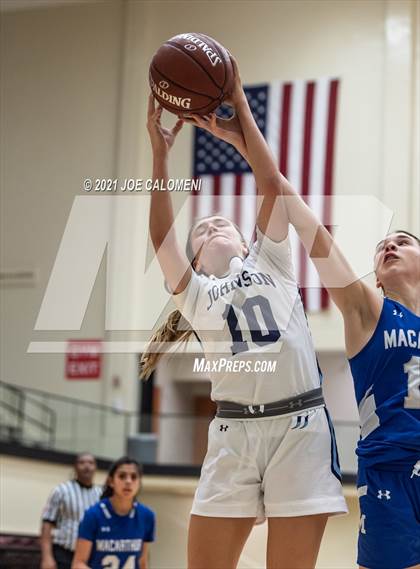 Thumbnail 1 in Johnson vs MacArthur [Douglas] photogallery.