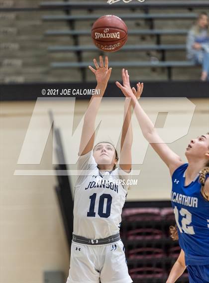 Thumbnail 3 in Johnson vs MacArthur [Douglas] photogallery.