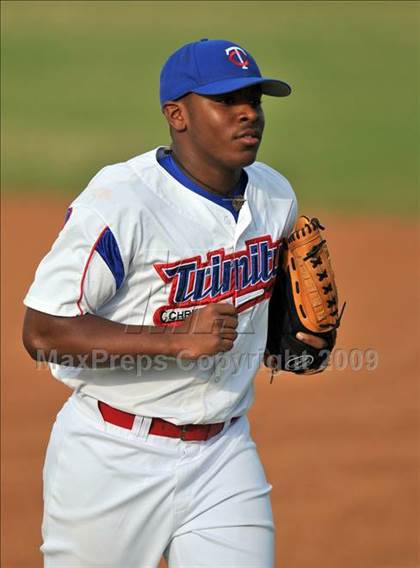 Thumbnail 3 in Naaman Forest vs Trinity Christian (Carrollton Diamond Classic) photogallery.