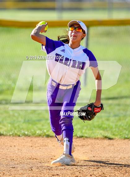 Thumbnail 2 in Warren vs O'Connor photogallery.
