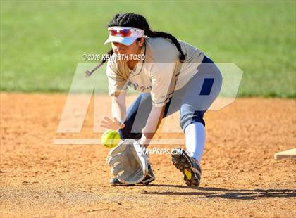 Thumbnail 2 in Warren vs O'Connor photogallery.