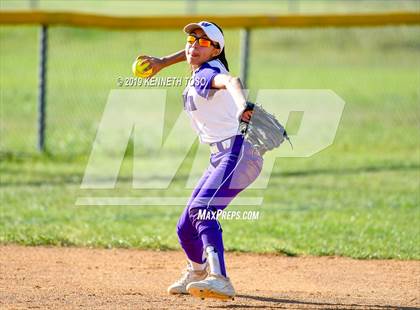Thumbnail 1 in Warren vs O'Connor photogallery.