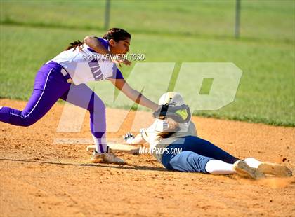 Thumbnail 3 in Warren vs O'Connor photogallery.