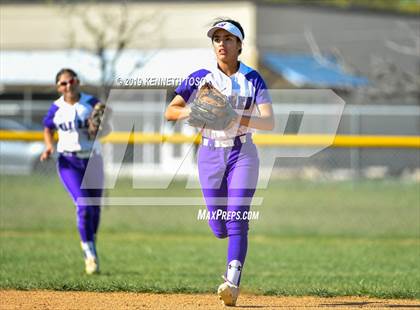 Thumbnail 3 in Warren vs O'Connor photogallery.