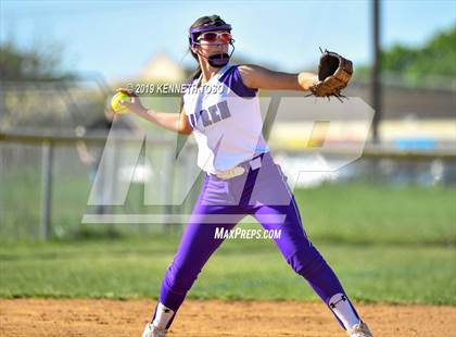 Thumbnail 3 in Warren vs O'Connor photogallery.
