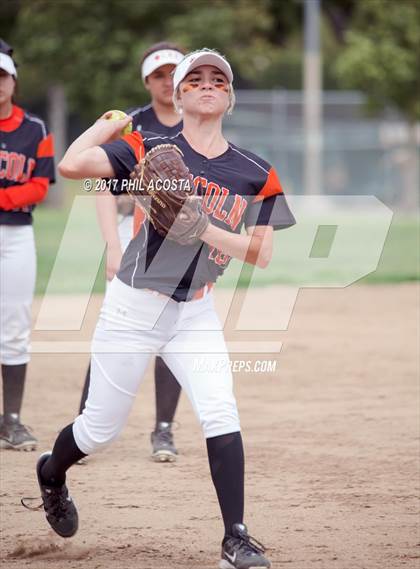 Thumbnail 3 in Lincoln vs Franklin photogallery.