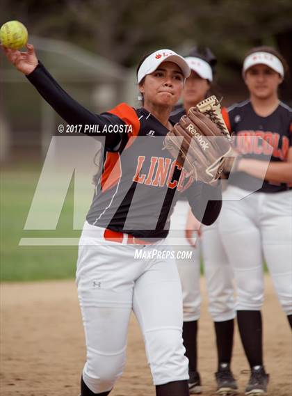 Thumbnail 3 in Lincoln vs Franklin photogallery.