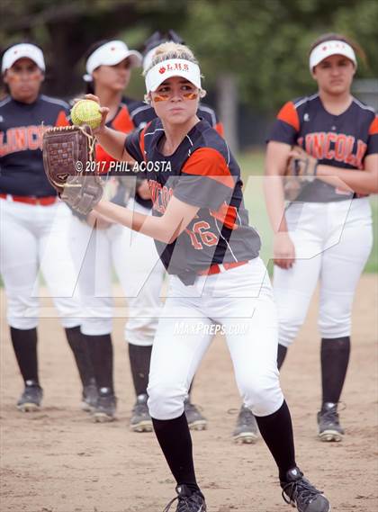 Thumbnail 1 in Lincoln vs Franklin photogallery.