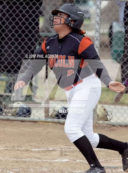 Thumbnail 1 in Lincoln vs Franklin photogallery.