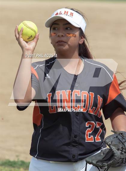 Thumbnail 3 in Lincoln vs Franklin photogallery.