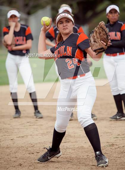 Thumbnail 1 in Lincoln vs Franklin photogallery.