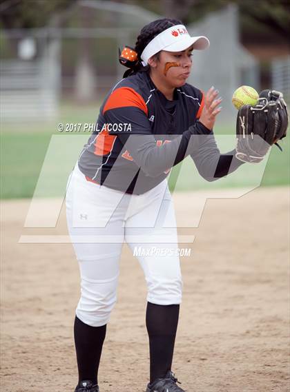 Thumbnail 3 in Lincoln vs Franklin photogallery.