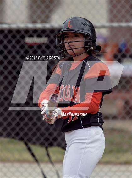 Thumbnail 3 in Lincoln vs Franklin photogallery.